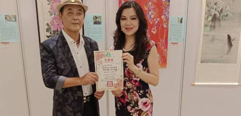 籌建淡水紫蓮育幼院 書畫家陳玉鈴揮毫義賣 劉仲恭認購傳送愛心